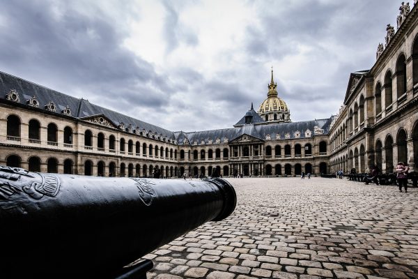 hôtel des invalides, honorary court, cannon